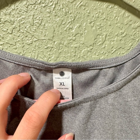 Yogalicious Charcoal Muscle Tee - Picture 2 of 3